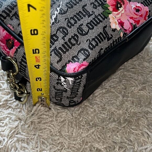 JUICY COUTURE RED BLACK PINK FLOWERED PURSE CROSSBODY CAMERA BAG - Picture 8 of 15